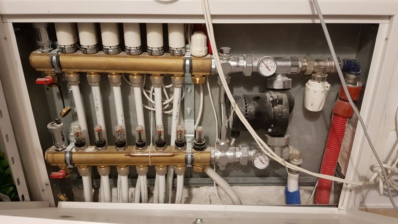 How to open an underfloor heating valve (actuator) in an emergency.