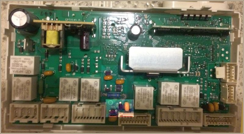 Indesit WIXL 12FRTEY - zamek zamyka się po zamknięciu drzwiczek