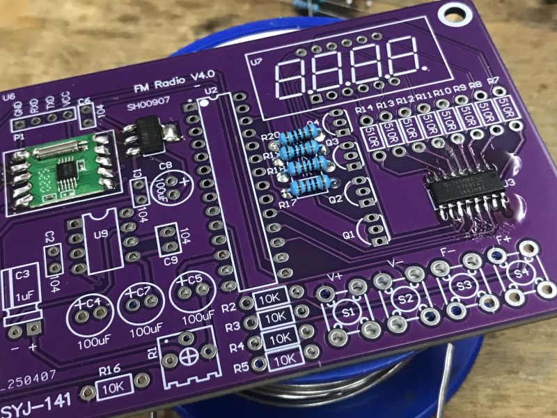 How many radios are in a radio? FM 87-108 MHz RDA5807S do-it-yourself kit