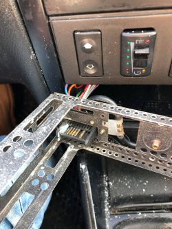 Jak podłączyć stare radio do GOLF IV 2.0 2000 r. - potrzebny adapter ISO