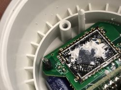 Yeelight GU10 Smart Bulb W1 350lm YLDP004-A - wnętrze, moduł WiFi