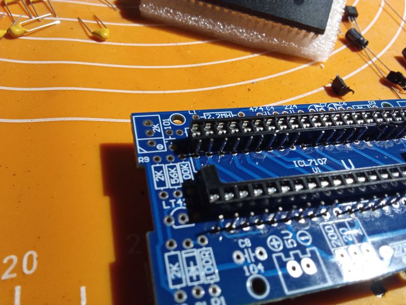 Jak złożyć woltomierz panelowy DIY z układem ICL 7107 z AliExpress? Sprawdzamy dokładność.