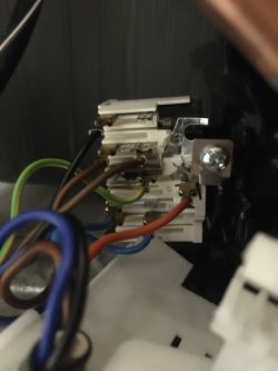 Whirlpool BSNF 9152 - Czy poprawnie podłączyłem kabel do kompresora?