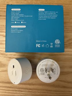 Amysen YX-WS01 Smart Plug with Packaging Amysen YX-WS01 smart plug and its packaging
