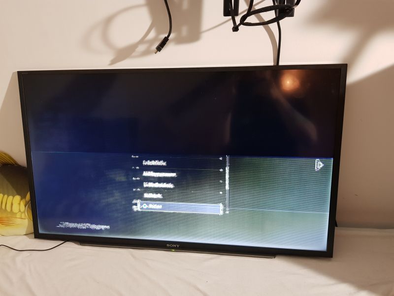 Sony Bravia KDL40WD655 - Białe poziome pasy, obraz losowo zanika i miga. Treść j