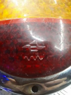 Z jakiego pojazdu pochodzi ta stara niemiecka lampa?