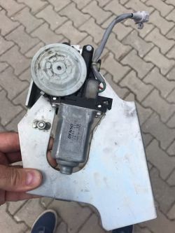 Podzespół sterujący silnikiem. Element pochodzi z koparki.