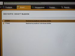 Wyświetlacz diagnostyczny z błędami silnika P16A0 dotyczącymi nadmiernej prędkości obrotowej silnika.