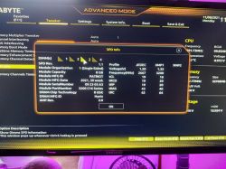 Różne częstotliwości kości RAM Patriot Viper Steel 8GB na płycie Gigabyte b460 hd3