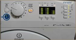 Indesit XWA 71483 innex - migające diody, kod błędu, zawieszona pralka
