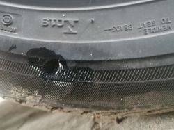 Możliwość jazdy na uszkodzonej oponie - opinie i zdjęcia uszkodzenia