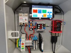 System sterowania małą elektrownią z elementami Victron Energy