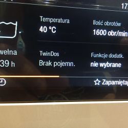 Wyświetlacz pralki pokazujący brak opcji TwinDos i brak pojemników.