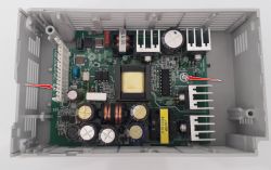 Wnętrze sterownika PLC MELSCEC iQ-F FX5U Wnętrze sterownika PLC MELSCEC iQ-F FX5U