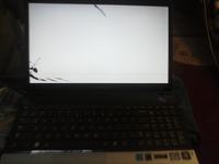 Pęknięta matryca w trzytygodniowym nieużywanym laptopie Samsung Pęknięta matryca w trzytygodniowym nieużywanym laptopie Samsung