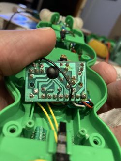 Kupiony Lego Duplo Primo motyl nie działa - sprawdzenie kabli, zimnych lutów i transystora C 124