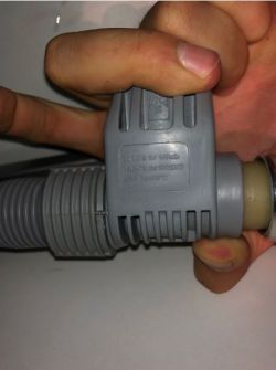 Samsung DW50R4040BB - wymiana węża dopływowego z elektrozaworem