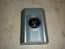 Jaki to nadajnik? - Zdjęcie tajemniczego urządzenia zza okna