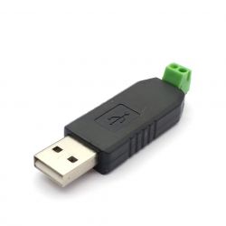 Adapter USB do RS485 na białym tle.
