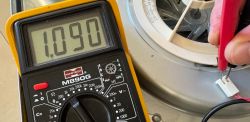 Whirlpool AKZ9 6230NB - pokazuje 200°C, w środku 160°C, czujnik prawidłowa rezystancja