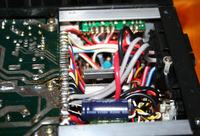 Podłączenie głośników i zasilania w Kenwood KAC-7200 - instrukcje