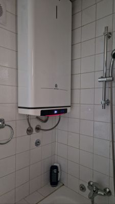 Interior and reverse engineering of the Ariston Velis 80 Wi-Fi electric water heater on ESP32 (part1