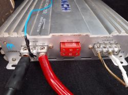 Podłączenie linii wzbudzenia wzmacniacza do radia JVC KD-T402 - nieprawidłowy montaż