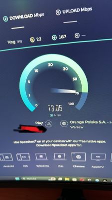 Zrzut ekranu testu prędkości internetowej z wynikiem pobierania 73,05 Mb/s.