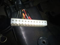 Jak rozpoznać model auto alarmu Mitsubishi po zdjęciach i dobrać nową centralkę?