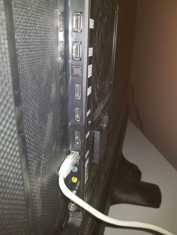 Jak podłączyć słuchawki do TV Samsung bez wejścia AUX?