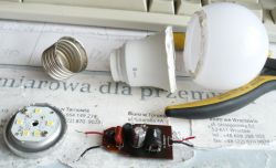Lampka LED noname - wnętrze oraz sposób jej naprawy Lampka LED noname - wnętrze oraz sposób jej naprawy