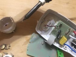 Mini-test i teardown wtyczkowego watomierza/licznika energii na układzie V9261F Mini-test i teardown wtyczkowego watomierza/licznika energii na układzie V9261F
