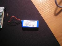 Odłączony akumulatorek od mp4. Gdzie przylutować.