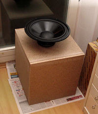 Samochodowy sub na 32cm STXa.