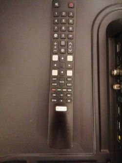 Pilot zdalnego sterowania do telewizora Thomson 32HE5606.