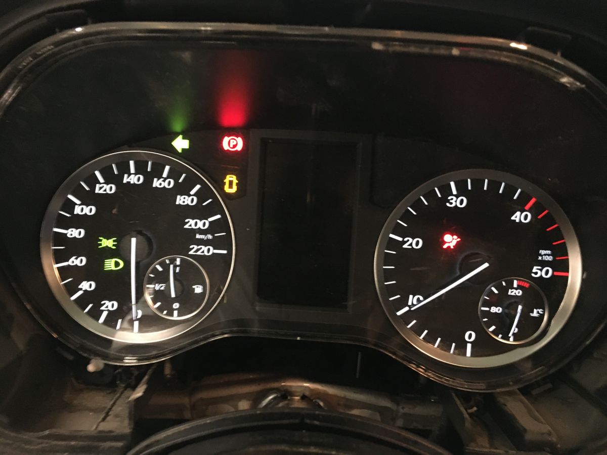 Mercedes Vito W447 2016r LCD wymienione, brak podświetlenia. Czy to