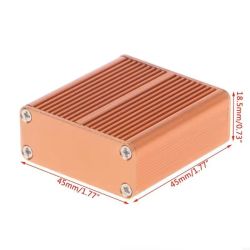 Mała aluminiowa obudowa elektroniczna w kolorze miedzianym z wymiarami 45×45×18,5 mm