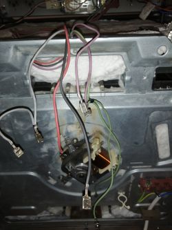 Piekarnik Bosch HBA23B150E - podłączenie wiązki elektrycznej