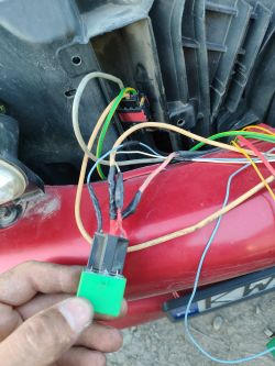 Wentylator Peugeot 206 2003r 1.6 pb 109km: problem z przekaźnikami, rezystorem i wiązką