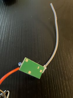 Lokalizator? Znalazłem dziwne urządzenie namierzające.