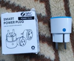 ZigBee-Enabled Smart Plug ZigBee smart plug with packaging