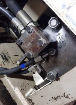 Zastosowanie grubego węża w siłowniku hydraulicznym. Zastosowanie grubego węża w siłowniku hydraulicznym.