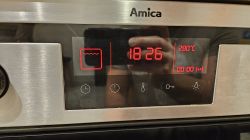 Panel sterowania piekarnika Amica z różnymi ikonami trybów, temperaturą 280°C i godziną 18:26.