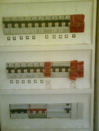 Zdjęcia najlepszych i najgorszych instalacji elektrycznych.