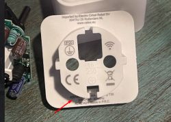 Disassembling CALEX Smart Powerplug EU Plus 16A: Insights into CB2S WiFi & Bluetooth Module
