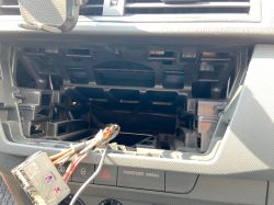 Oryginalne radio Skoda Fabia III 2016r. 1.2 benz.: Czy będzie pasować z różną liczbą pinów?