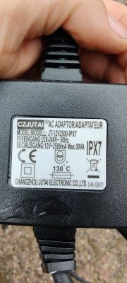 Zasilacz fontanny dla kotów: z 12V 300mA na 12V 2500mA z filtra basenowego
