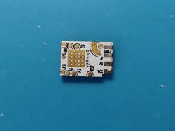 PCB module with pin labels M, A5, VCC, GND on a blue background