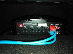 Dlaczego wzmacniacz Voice Kraft VK 0240 nie przekazuje dźwięku do radia?