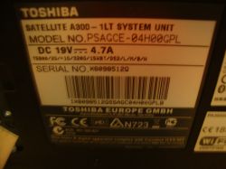 Toshiba Satellite A300 - Laptop zawiesza się lub resetuje przy pierwszym uruchom